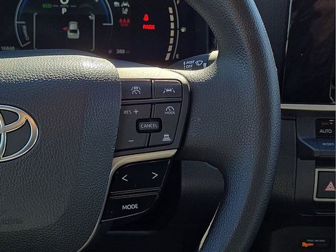 Used 2025 Toyota Camry LE image 21