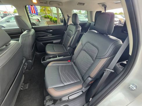 Certified 2022 Nissan Pathfinder Platinum w/ Cargo Package AWD/4WD image 15