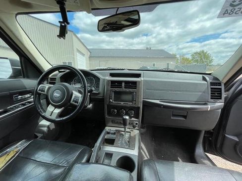 Used 2011 Jeep Liberty Limited w/ Tire & Wheel Group AWD/4WD image 33