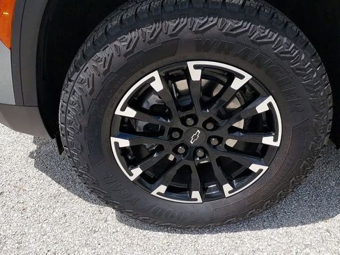 Used 2025 Chevrolet Traverse Z71 w/ Driver Confidence Package image 9