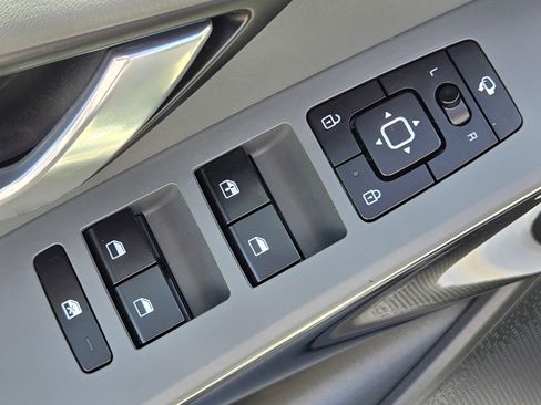 Used 2023 Kia Niro EX Touring FWD image 23