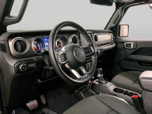 Used 2018 Jeep Wrangler Unlimited Sahara AWD/4WD image 12