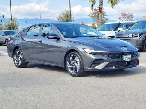 Certified 2025 Hyundai Elantra SEL FWD image 35