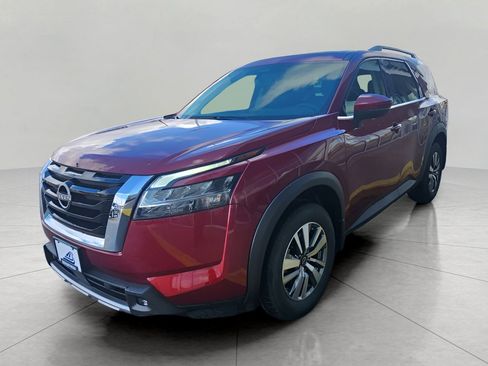 Used 2022 Nissan Pathfinder SL image 3
