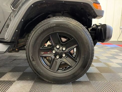 Used 2021 Jeep Gladiator Sport AWD/4WD image 25