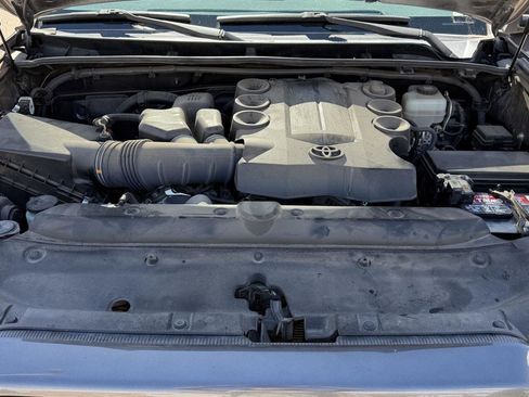 Used 2020 Toyota 4Runner SR5 AWD/4WD image 9