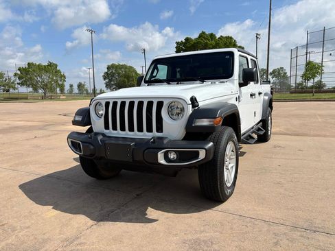 Used 2023 Jeep Gladiator Sport AWD/4WD image 4