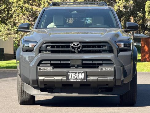 Used 2025 Toyota 4Runner SR5 AWD/4WD image 9