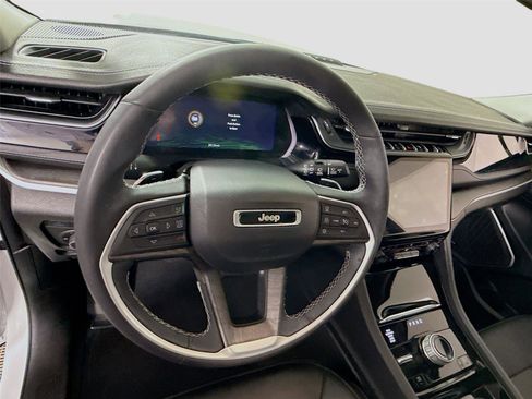 Used 2023 Jeep Grand Cherokee 4X4 image 5