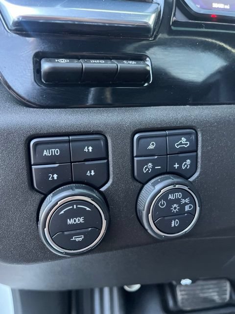 Used 2024 Chevrolet Silverado 2500 High Country w/ Technology Package AWD/4WD image 15
