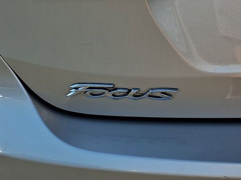 Used 2017 Ford Focus SEL w/ Interior Protection Package image 29