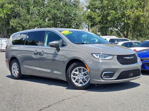 Used 2023 Chrysler Pacifica Touring-L FWD image 35