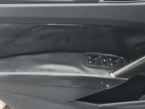 Used 2018 Volkswagen Passat 2.0T SE FWD image 15
