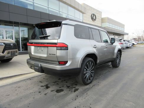 Used 2026 Lexus GX 550 w/ Cold Area Package image 9