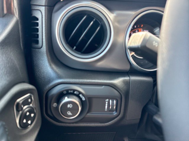 Used 2023 Jeep Gladiator Sport AWD/4WD image 26