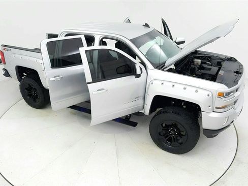 Used 2018 Chevrolet Silverado 1500 LT w/ All Star Edition image 24