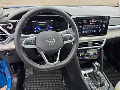 Used 2025 Volkswagen Taos SE AWD/4WD image 19