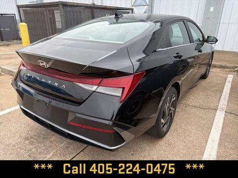 Used 2025 Hyundai Elantra SEL FWD image 12