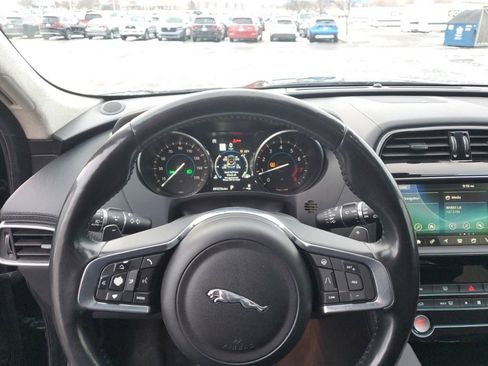 Used 2020 Jaguar F-PACE Prestige image 14