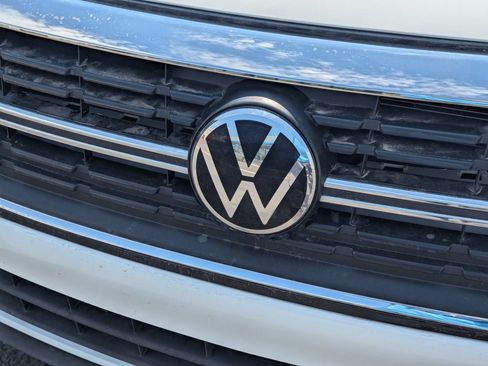 Used 2024 Volkswagen Jetta SE FWD image 11