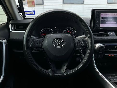 Used 2020 Toyota RAV4 LE image 29