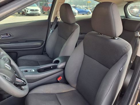 Used 2019 Honda HR-V LX image 12