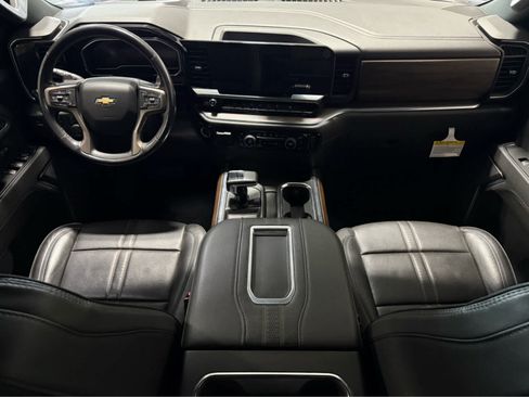 Used 2022 Chevrolet Silverado 1500 High Country w/ High Country Premium Package AWD/4WD image 17