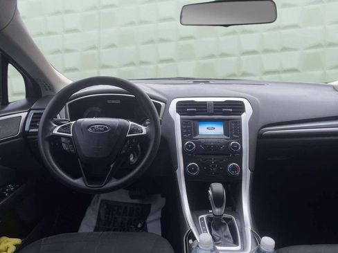 Used 2015 Ford Fusion SE image 25