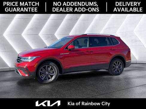 Used 2023 Volkswagen Tiguan SE w/ Panoramic Sunroof Package image 4