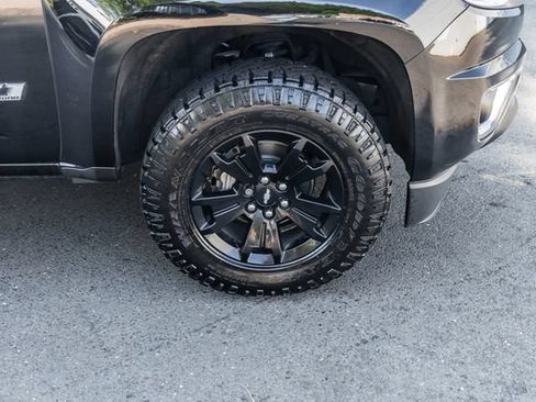 Used 2017 Chevrolet Colorado Z71 w/ Z71 Midnight Edition AWD/4WD image 7