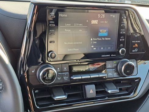 Used 2022 Toyota Highlander XLE image 20