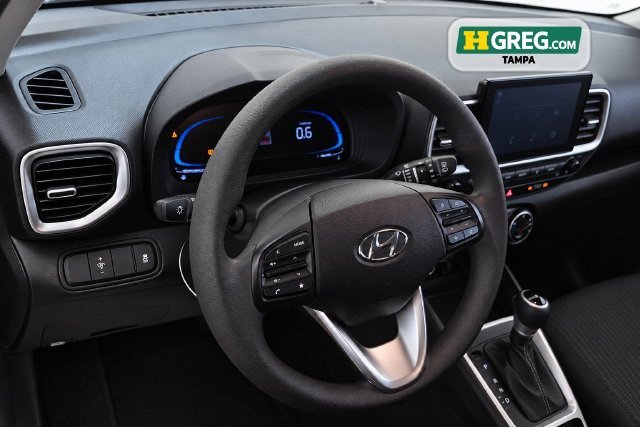 Used 2026 Hyundai Venue SE FWD image 13