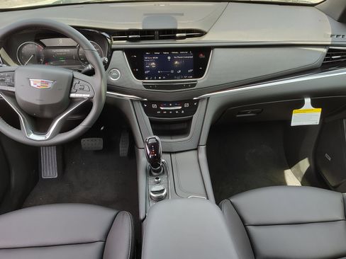 New 2025 Cadillac XT6 Luxury w/ LPO, Premium Carpet Package image 10