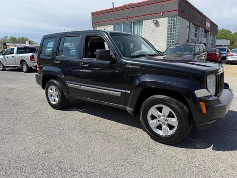 Used 2012 Jeep Liberty Sport image 6
