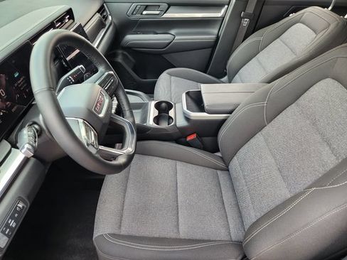 Used 2025 GMC Terrain Elevation w/ Technology Package II AWD/4WD image 15
