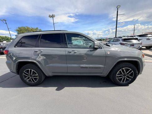 Used 2019 Jeep Grand Cherokee Trailhawk w/ Trailhawk Luxury Group AWD/4WD image 2