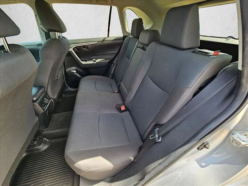 Used 2022 Toyota RAV4 LE FWD image 18