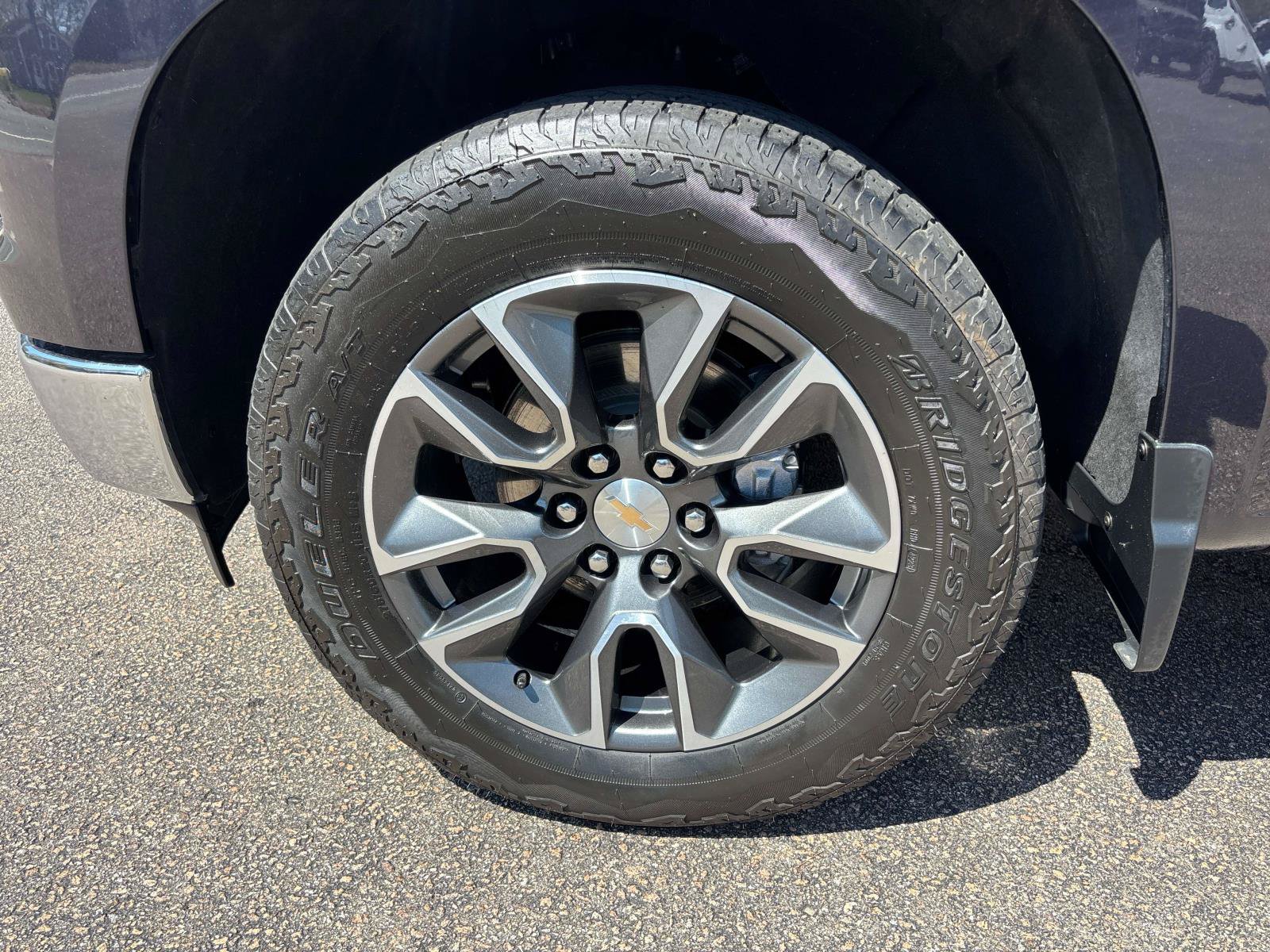 Used 2024 Chevrolet Silverado 1500 LT AWD/4WD image 6