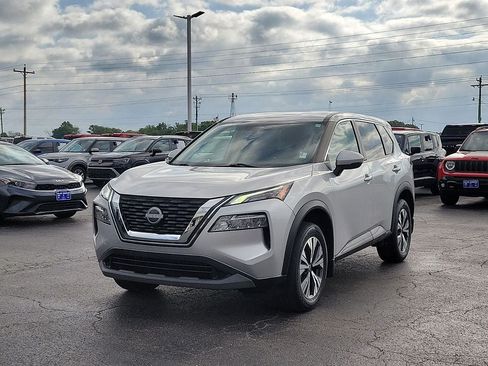 Used 2022 Nissan Rogue SV FWD image 2
