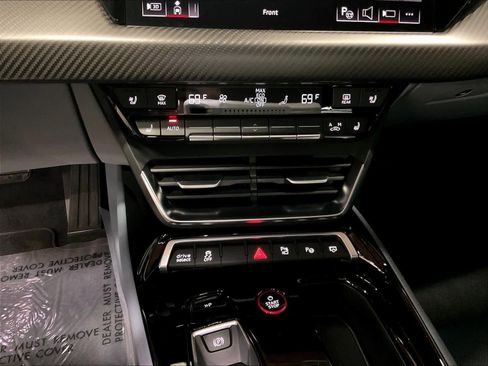 Used 2024 Audi e-tron GT Prestige image 33