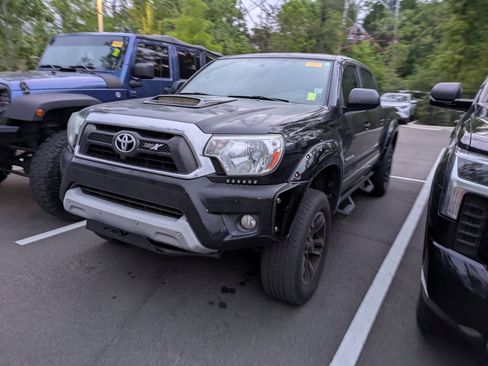 Used 2012 Toyota Tacoma 4x4 Double Cab w/ SR5 Pkg image 4