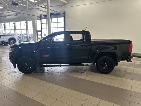 Used 2022 Chevrolet Colorado Z71 w/ Z71 Midnight Edition image 2