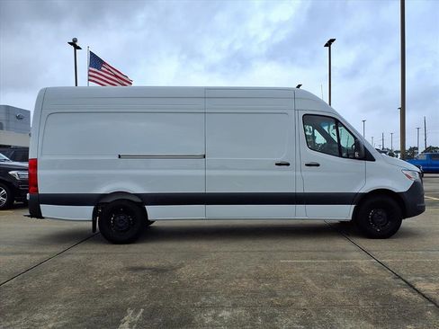 Used 2025 Mercedes-Benz Sprinter 2500 image 8