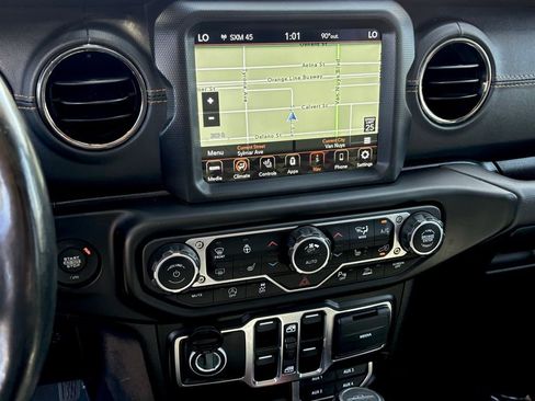 Used 2021 Jeep Gladiator Overland image 21
