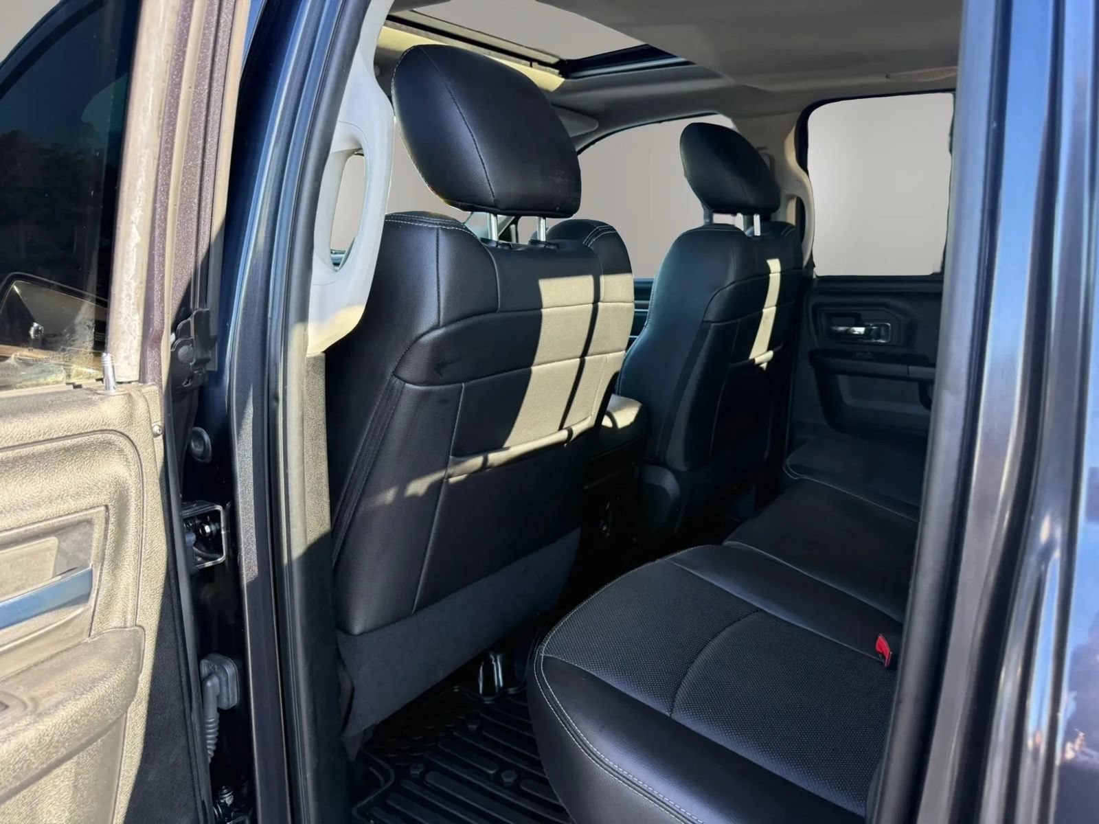 Used 2016 RAM 1500 Laramie w/ Convenience Group AWD/4WD image 36
