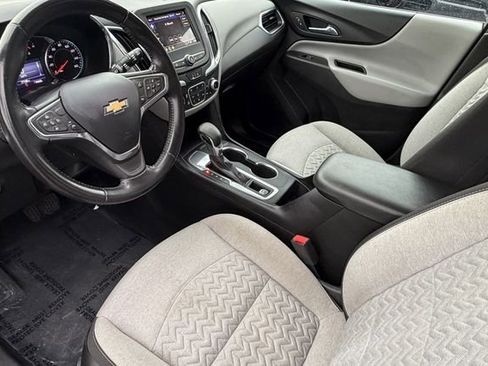 Used 2022 Chevrolet Equinox LT w/ Driver Convenience Package image 11