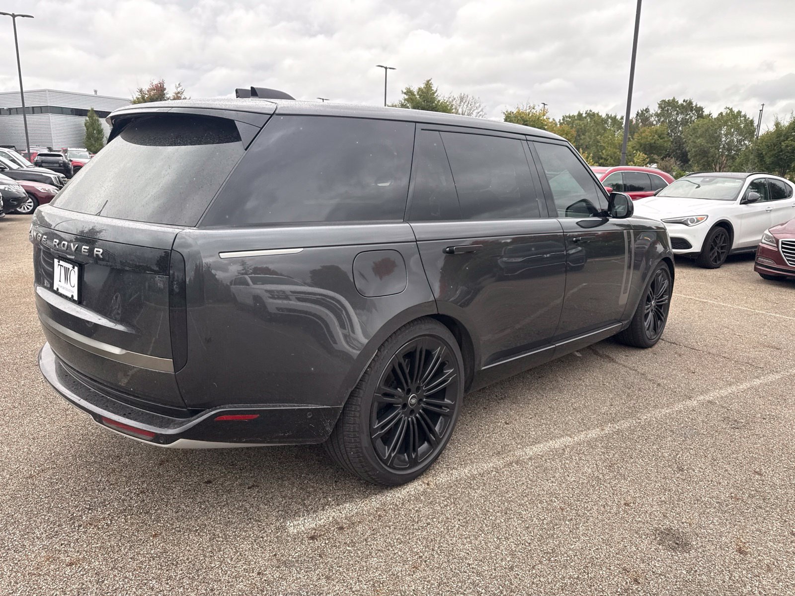 Used 2024 Land Rover Range Rover Long Wheelbase SE AWD/4WD image 5