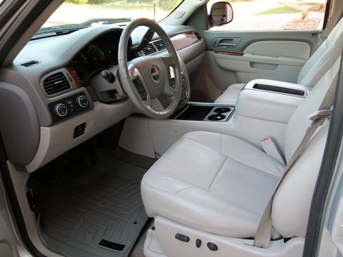 Used 2014 GMC Sierra 2500 SLT w/ SLT Convenience Package AWD/4WD image 22