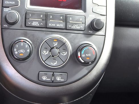 Used 2013 Kia Soul + FWD image 31