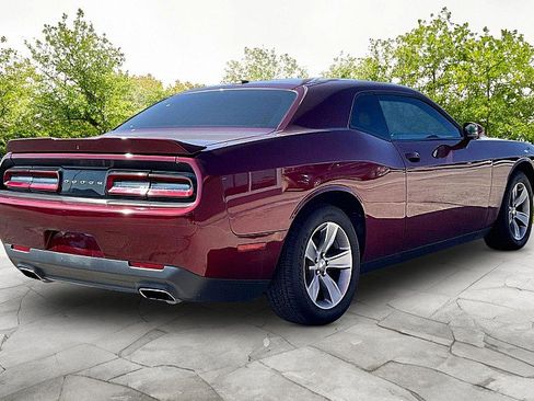 Used 2019 Dodge Challenger SXT RWD image 6